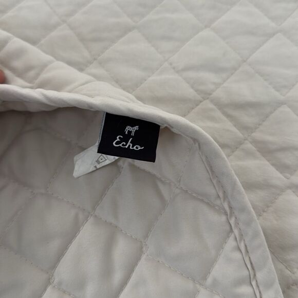 Echo New York Neutral Quilt Queen Light Gray - Picture 6 of 12